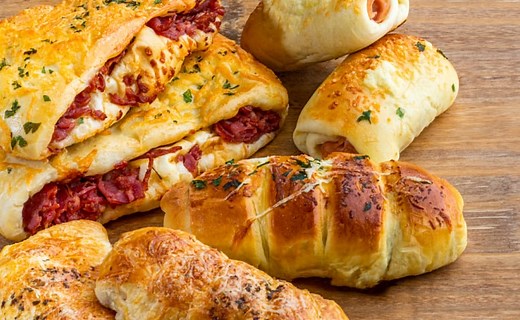39 receitas de salgados assados perfeitos para servir ou vender