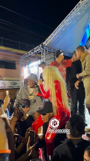 Jesus jimenez Reconocidos on Instagram: "De bandido a bandida 🥷🏽 en el concierto navideño de @reconocidosnet sube a bordo @lilnaay junto a su amiga @yailinlamasviral"