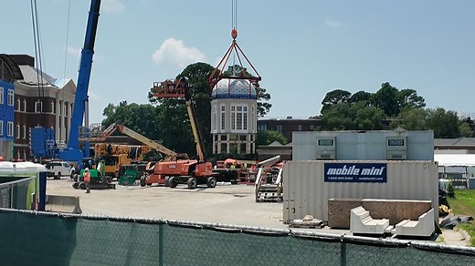 With one big lift, the CNU skyline changes. Construction workers use a gigantic crane lift the 34-ton cupola for the Science and Engineering Research Center into place. The building is on track to open in January 2026 🔗: https://cnu.edu/whoweare/campus-changes/ | Christopher Newport University