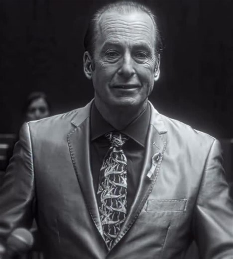 Khan Aliyah on Instagram: "Breaking bad 🧪 . . 日本利用压电瓷砖将脚步转化为电能。这些瓷砖捕 捉来自你脚步的动能。当你行走时,你的重量和动 作会对瓷砖产生压力。瓷砖会轻微弯曲,从而产生 机械应力。瓷砖内部的压电材料将这种应力转化为 电能。每一步都会产生少量电荷,而数百万步结合 在一起就能产生足够的电力来驱动LED灯、数字显 示屏和传感器。在像涩谷车站这样繁忙的地方,每 天大约有240万个脚步为这一系统作出贡献。这些 电能可以被储存或立即使用,从而减少对传统电力 来源的依赖,并支持可持续的城市基础设施。这种 方法将日常运动转化为实用的可再生能源。 #日本 #知识 #事实 #你知道吗 #推荐"