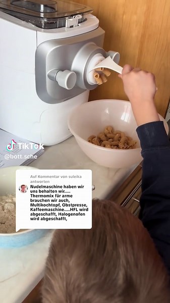 Antwort auf @suleika 90% braucht kein Mensch. Aber diese 10%… …diskutieren wir gerade komplett auseinander 😂 Was würdest du NIE wieder hergeben? #fyp#fyptchen #trend #family #realtalk