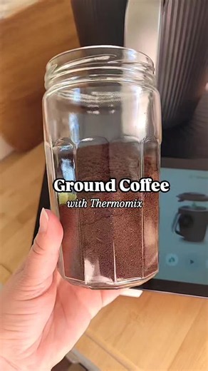 do you grind your own coffee beans? the flavour is amazing and I like that I can just do what I need for a week so it doesn't go stale in between. shout out to @ruggacoffee - so delicious! #kitchengadget #coffee #coffeegrinder