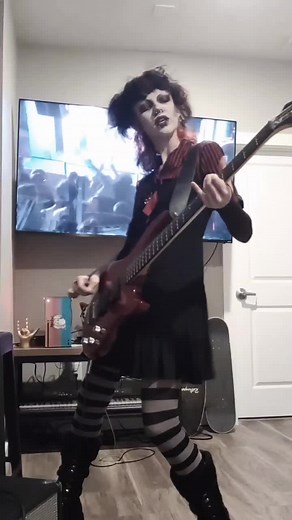 Learn to Play White Wedding on Bass | Technique Tutorial