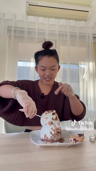 Doing a Fluid project is SUCH a good way to relax and destress. I honestly had so much fun making this and you can too! Get your own today @www.thefluidproject.com.au! #thefluidproject #diy #fluidart #diykit