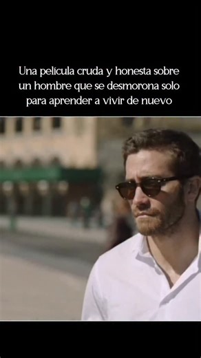 Soy Un Cinefilo on Instagram: "🎬 Demolition (2015) Demolition, dirigida por Jean-Marc Vallée, es un drama íntimo y profundamente humano sobre un hombre que, tras la muerte repentina de su esposa, descubre que nunca entendió realmente su vida. Interpretado por Jake Gyllenhaal, Davis se sumerge en una serie de impulsos extraños: escribir cartas sinceras a una empresa de atención al cliente, desmontar objetos sin razón aparente y derribar, pieza por pieza, todo lo que creía que lo definía. La pelí