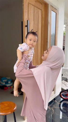 The sound of cracking bones