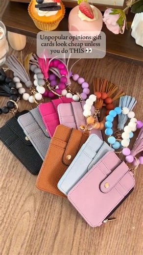 🎁 I picked these boho keychains in different colours for my friends and family — each one as unique as the person receiving it! ✨ 💖 They’re vibrant, meaningful, and filled with love — the perfect little gifts to share this season. 🌸 Every time they see them on their bags, they’ll think of me — and that makes it even more special. 🎄 Get yours👉 | Intendepend