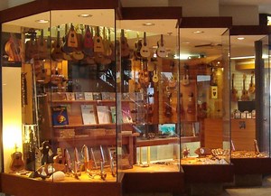 Bob’s Ukulele in Honolulu, USA