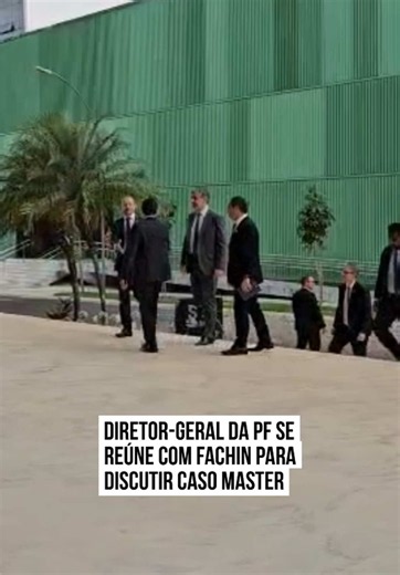 ➡️ CASO MASTER O direitor-geral da #PolíciaFederal, #AndreiRodrigues, chegou para reunião com o presidente do Supremo Tribunal Federal (#STF), ministro Edson #Fachin, na tarde desta terça-feira (13/10). Eles conversarão sobre o andamento das investigações do Caso Master e sobre como serão tratadas possíveis menções a ministros da Corte. A coluna Manoela Alcântara apurou que Andrei não tem relatório pronto sobre as citações. Andrei conversará com Fachin para saber como procederá desse momento em 