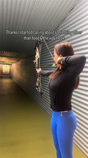 Lucy Christodoulou | Dance Nutritionist & Mindset Coach on Instagram: "So dramatic, but also so honest and true! 🫶🏼 For anyone struggling with food this is your reminder that there is a better option than what you’re doing - not just for your body, but for your life 🤎 Body dissatisfaction can begin in girls from 4-7 years old 😵‍💫 so just because you might think you’re all good, does not mean you’re actually eating freely and existing in a body that you love and take proper care for Building