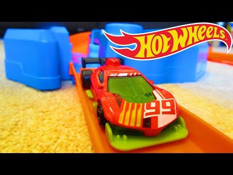 Hot Wheels Track Creator Speed Snap Track System (w/ Boosted Jump Speedway & Triple Loop Kits)