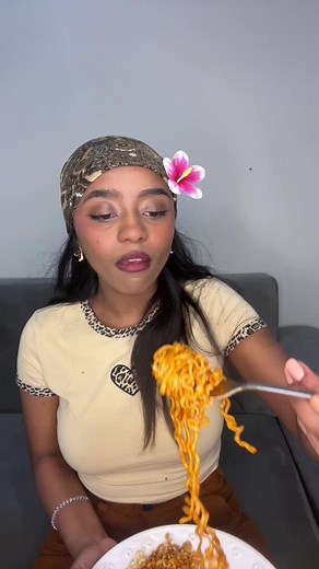 Me vs spicy noodle again#stylend #stylendet #ethiopian_tik_tok #spicynoodles #buldakramen #challenge