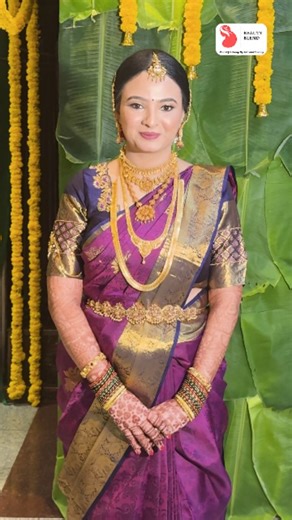 Ashwini Shenoy ❤ on Instagram: "🌟Soft glam blended with heritage details, creating a bride who feels confident, radiant, and deeply herself. #bridesmakeup #bridelook #Bride #konkaniculture #konkanivhakkal"