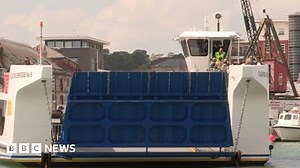 Cowes 'floating bridge': MCA clears chain ferry for use