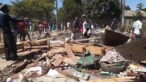 Amana Kuitawo here uku??? As Harare City teams pull down illegal tuckshops in the ghetto, some still have stuff and crowds try to take what they can in the rubble *Crowds gathering & following the council team for spectacle & looting opportunities | Lovers Podcast Show