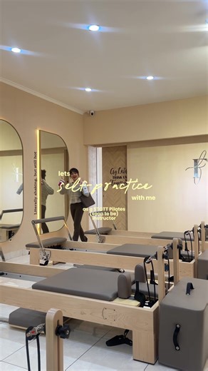 lets dooo self-practice with meeee!!! my body is sore from these exercises lol 😔 pilates outfit: alo #stott #pilatesinstructor #pilatesindonesia #pilates #reformee