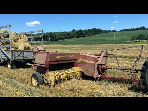 New Holland Hayliner 315 Square Baler - Baling Straw
