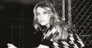 Ella Henderson Unveils Stunning Acoustic Performance Of New Single 'Ghost'