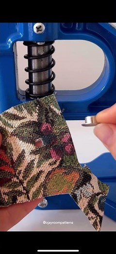 How to put Eyelets in fabric