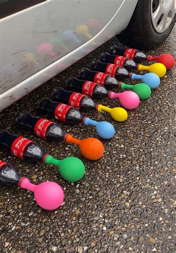 Explosive Reactions: Coca Cola, Fanta, Sprite & Mentos Experiment
