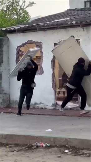 They STOLE the HOUSE DOOR 😱🏠 | Funniest Prank Ever 😂