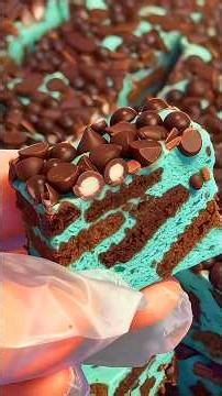 Stop! You need to see this Mint Oreo Fluff! #dessert #oreorecipes #mint #marshmallowfluff