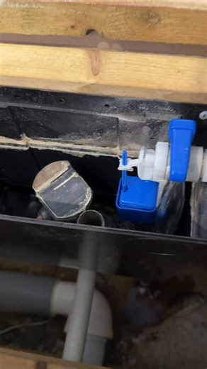 💧 Quick and clean install! Fitting a Thomas Dudley flush valve with the Valve Mate — smooth operation and perfect flush every time 🚽👌 #Plumbing #PlumberLife #FlushValve #ThomasDudley #ValveMate #ToiletFix #PlumbingTips #BathroomRenovation #ProPlumber #DIYPlumbing #PlumbingSolutions #UKPlumber #PlumbingWork #Tradesman #plumbingreels | The Maintenance Plumber