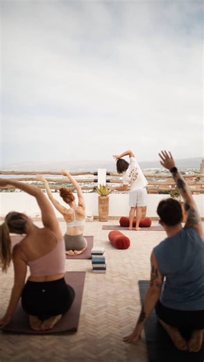 ALEX-ANNE AUBÉ-KUBEL on Instagram: "Une pause. Du soleil. L’océan. Du 16 au 23 mai, je pars au Maroc avec @salty.retreats pour une retraite qui allie mouvement, conscience et plaisir 🌊✨ Surf, méditation, découvertes et repas incroyables au programme. Si tu ressens l’appel, c’est peut-être pour toi. 🎁 Code ALEX300 = 300 USD de rabais Lien dans ma bio 🤍"