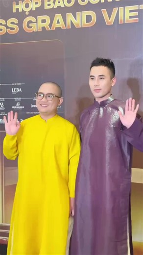 Bộ đôi NTK Song Toàn trên thảm đỏ họp báo Miss Grand Vietnam 2026