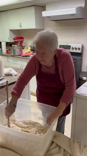 26K views · 1.4K reactions | Nonna Netta making homemade Italian Cescia bread for Easter with over 40 eggs to spread love, tradition, and joy. She shared her beautiful breads with family, and friends, making sure everyone felt a little extra happiness this Easter. Thank you all for the love and support - it means the world to Nonna! ❤️殺 • • #homemadewithlove #HomemadeBread #recipesforyou #cookingwithlove #ItalianFamily | Nonna Netta | Facebook