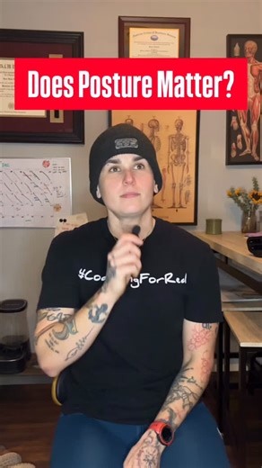 Kasie Tedrick on Instagram: "💡Does posture matter?💡 . It’s debated because the research is mixed. Here’s what we know: 1. The best evidence that static posture “matters” comes from forward head posture studies, and even though there is some evidence that it can result in neck problems and headaches, most reviews agree that it’s probably not clinically meaningful and there’s a lot of variance between individuals. 2. The best evidence that dynamic posture matters comes from studies on the knee. 