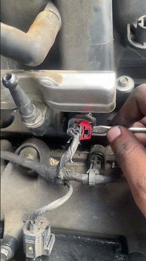 How to remove Dodge Charger fuel injector connector clip