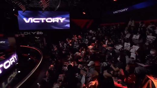 [T1 vs. NS] Game 1: Oner as T1’s vanguard 💪🏻🎙️: Actually, if the typical image of a jungler is that of a commanding officer, Oner. As Pony mentioned, is more of a vanguard who fights on the front lines. 🎙️: He’s a player with incredible team-fighting skills. In this game, he opened up the bottom lane early on and essentially solved every problem through combat until the very end. 🎙️: The role of a vanguard is to open the path, and that’s exactly what Oner did today.Video Credit: t1_eve
