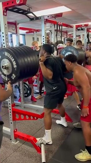 Browns RB Nick Chubb just made a 675 LB squat look EASY 🤯