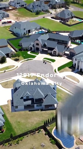 🏡 Where modern design and smart living meet — 12917 Endor Court! 🎨 Custom build by Wayne Long 🍽 Chef’s kitchen with wine fridge farmhouse sink 🛗 Private elevator, Sonos system, central vacuum 💻 Executive office spacious bonus/media room 🌿 Large covered patio w/ built-in grill 🛡️ Full smart security low-e windows for energy efficiency 🏡 Moore Schools | Gated Rivendell Community 📍 Listed by Wyatt Poindexter – The Agency Oklahoma 🔗 www.12917Endor.com #12917Endor #RivendellOKC #OKCLuxuryHo