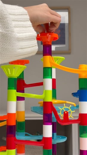 Smyths Toys Superstores FR on Instagram: "Construis ta plus belle course de billes avec ce circuit de 105 pièces Marble Run 🔵🟡⚡ Disponible dans tous les magasins Smyths Toys et sur Smyths Toys.com à 14,99€ avec la référence 🔍 242700 Livraison standard offerte dès 29€ d'achat en France et en Belgique. Voir conditions en ligne 🚛 #smythstoys #marblerun #billes #jeu #fun"