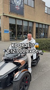 81K views · 137 reactions | Er staat nog maar 8000 km op de teller, er is altijd netjes mee omgegaan. En eigenlijk vrij weinig mee gereden, het was meer meubilair in de winkel. Handverwarming, gordels dus je hoedt geen helm op. Extra passagiers stoel. De maximaalste uitvoering van de CAM-AM SPYDER | Vibesfashion | Facebook