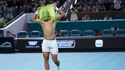 Voici la joyeuse célébration de Fils après s'être qualifié pour les demi-finales du Miami Open