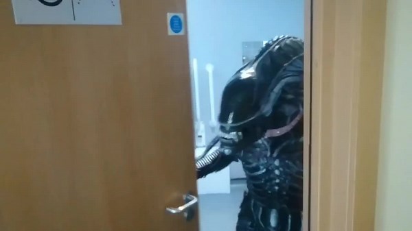 Aliens don't like being flipped off pt6 #fyp #foryourpagechallenge #memes #youtube #prank #aliens #funny #comedy #cosplay #cosplaygirl #foryourpage