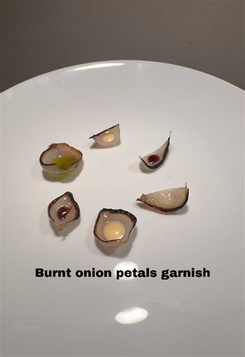Burnt onion petal garnish :) #chef #finedining #michelin #kitchenlife #knifeskill