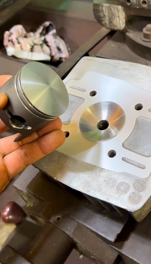 Engkol dan piston mesin dua langkah Suzuki ax100 untuk mesin crankshaft balap #engine #mechanic #mvpracing #kecepatan #koplin #dragrace #racing #engineering #bikers #repuestoschiripa | Mvp Racing