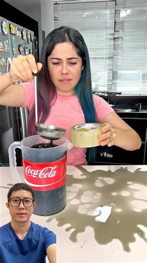 Chị gái uống coca theo cách kì lạ #trendingshorts #trendingvideo #shorts #shortsviral #viralshorts