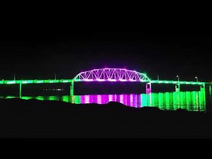 MUSCATINE BRIDGE HOLIDAY LIGHT SHOW