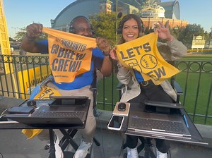 😬😬😬😬 First pitch less than 30 min away… Derrick Rose News and I are ready. We hope you are too. #ThisIsMyCrew | Diana Gutiérrez