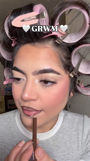 NABA RAZAQ ♡ on Instagram: "Trying a new foundation, will post a video on it soon! 👀 Products~ @lorealparis Skin Ink @morphebrushes Shapelifter Micro Contour Stick @caliray Blurry Blush @fentybeauty Were even hydrating concealer @maybelline Fit me loose powder @yslbeauty All hours bronzer @tower28beauty Get set blush @ofracosmetics all of the lights highlighter @milkmakeup kush mascara @morphebrushes lip liner @colourpopcosmetics shrek lipgloss #getreadywithme #grwm #makeup #makeuproutine #make
