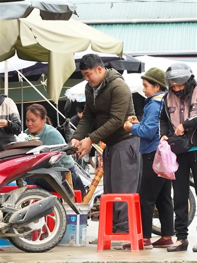 92K views · 2.6K reactions | Harvest Na fruit go to market sell #bushcraft #logcabin #concrete #cabin #buildgril #bamboo | Jouer Life Vlog | Facebook