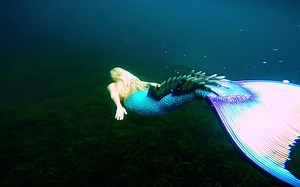 Beautiful Blue Mermaid Melissa Tail! Relaxing Dreamy Calming Footage & Inspiring