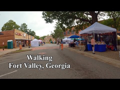 Fort Valley, GA City Square Walk | During Georgia Peach Festival