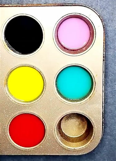 هيلا يا رمانه عيوشه زعلانه 😂 #mixedcolors #colormixing #satisfying #painting #shorts #art #colors