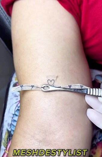Design stamping of tattoos before needle inking into dermis (middle skin) #meshdestylist #tattoo